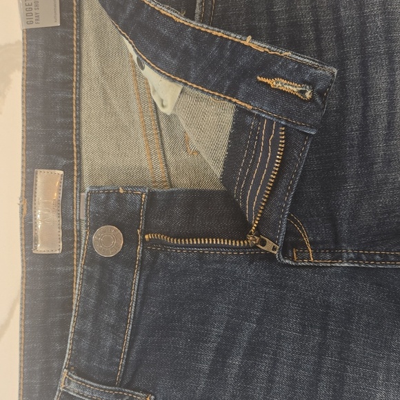 NWT Kut From The Cloth Gidget Fray Denim Shorts Blue Size 6 - Picture 5 of 8